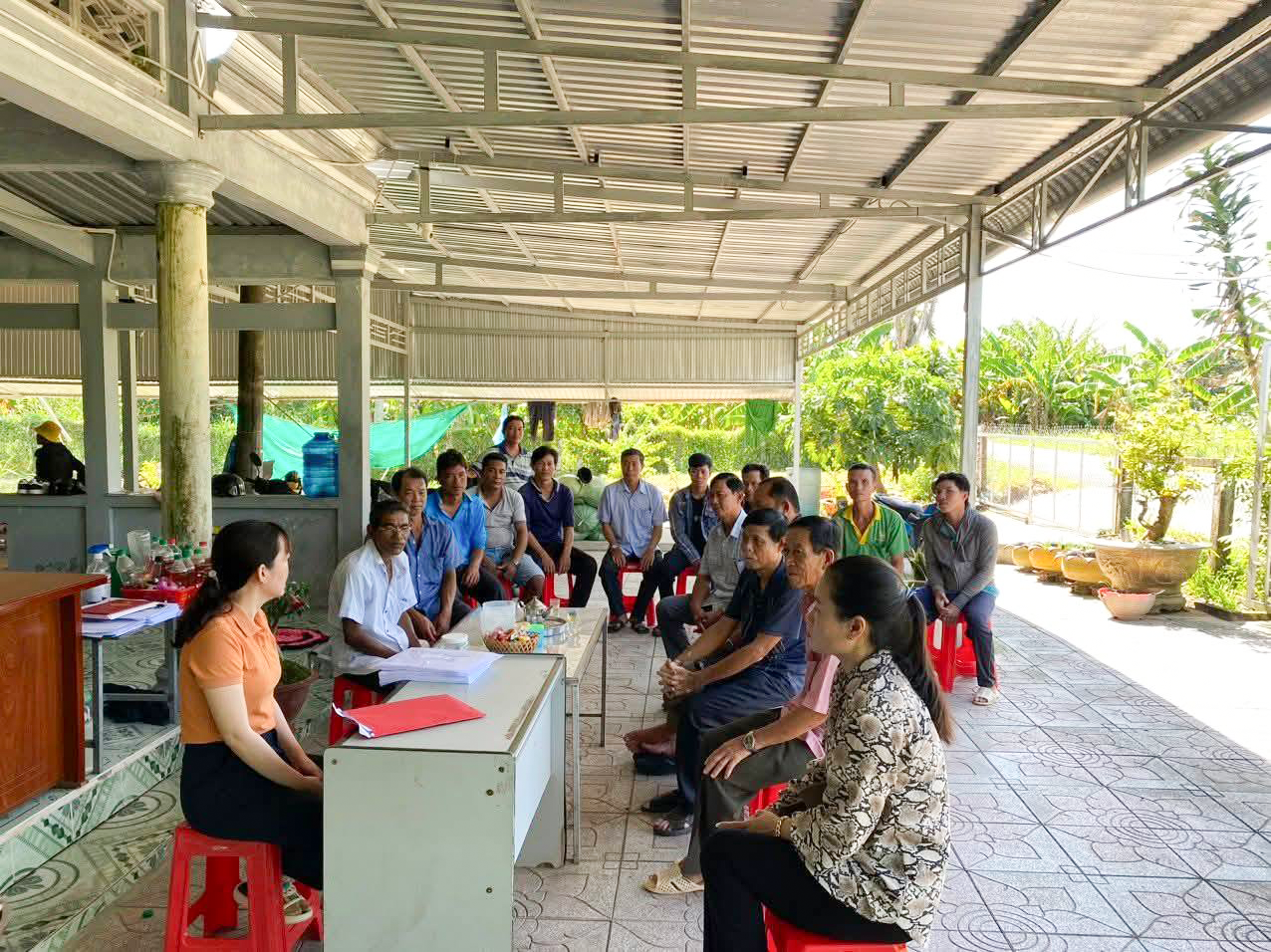 Buổi tư vấn cho hộ nông dân